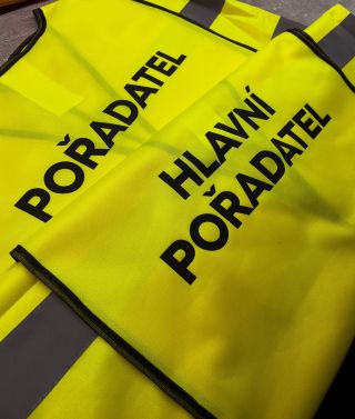 Reflexní vesta s nápisem 🦺 ⚠️Rychlé dodání ⚠️Množstevní slevy ⚠️Na přání různé barvy www.megapotisk.cz Nebo nezávazná...