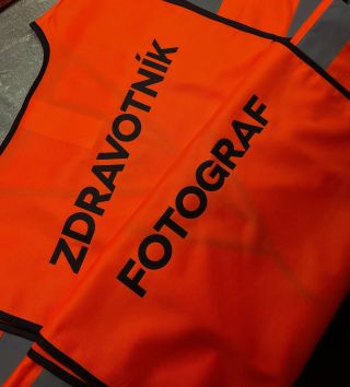 Potisk vesty s potiskem 🦺 ⚠️Rychlé dodání ⚠️Množstevní slevy ⚠️Na přání různé barvy www.megapotisk.cz Nebo nezávazná...