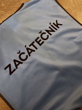 Reflexní vesta s nápisem na přání 🦺 🩵Potisk z obou stran 🩵Rychlé dodání 🩵Množstevní slevy 🩵Různé barvy www.megapotisk.cz...